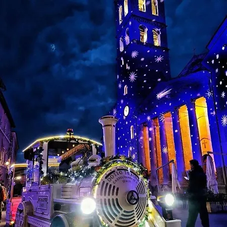 Delizioso Francesco House Family