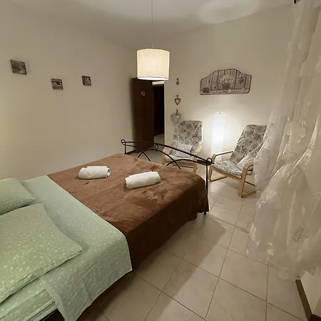 Delizioso Francesco House Family